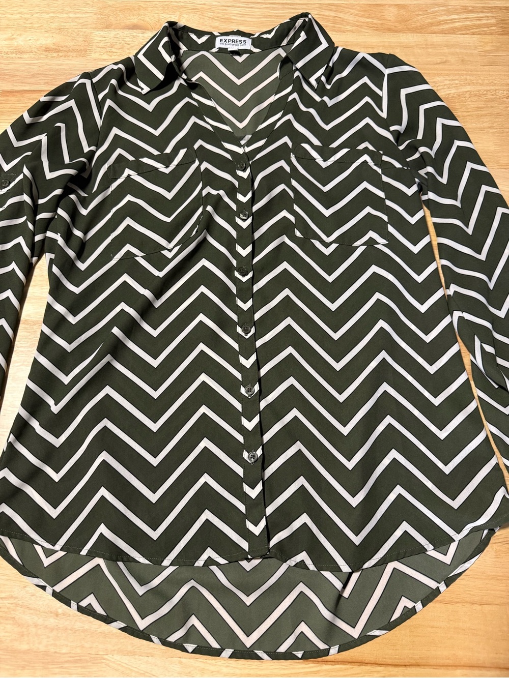 Express Portofino Shirt Women’s Medium Olive Green White Chevron